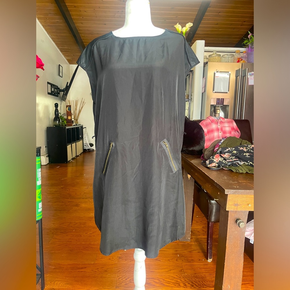 Silk (polyester) and leather tunic. Missing belt